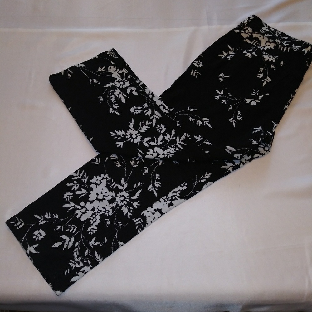 OSO Casuals Floral Print Capris